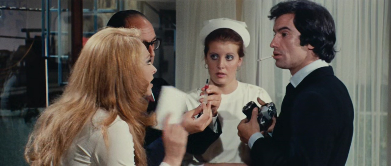 La morte accarezza a mezzanotte (1972) Fake nurse.jpg