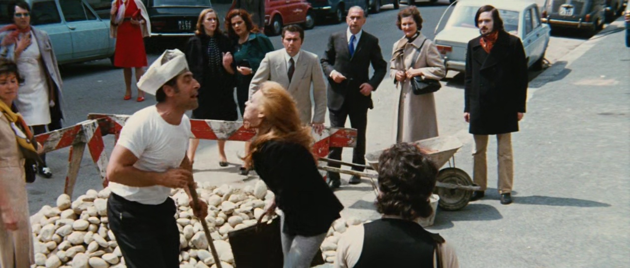 La morte accarezza a mezzanotte (1972) street worker 2.jpg