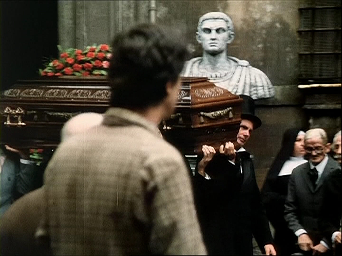 1982 _ Il Conte Tacchia _ Uomo Al Funerale Del Principe Torquato Terenzi _ Non Accreditato _ 02.jpg
