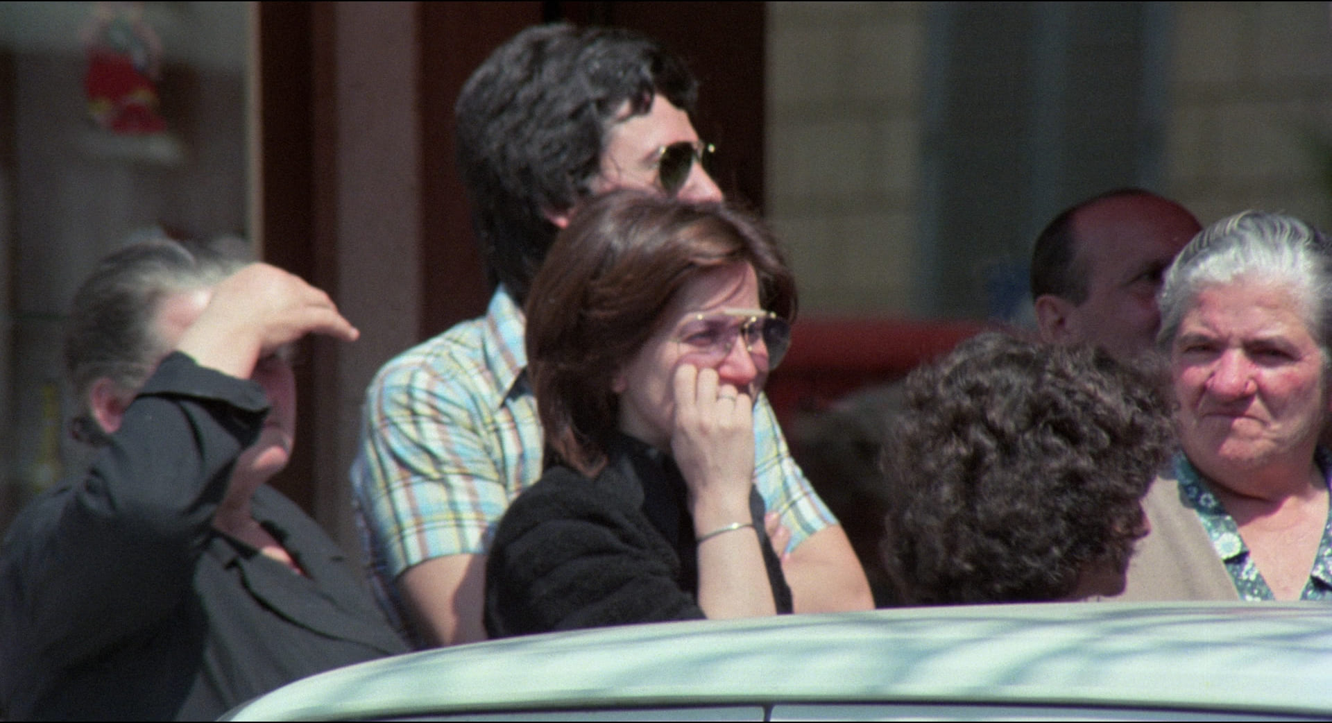 Passer-by who witnesses the bank robbery # 1.jpg