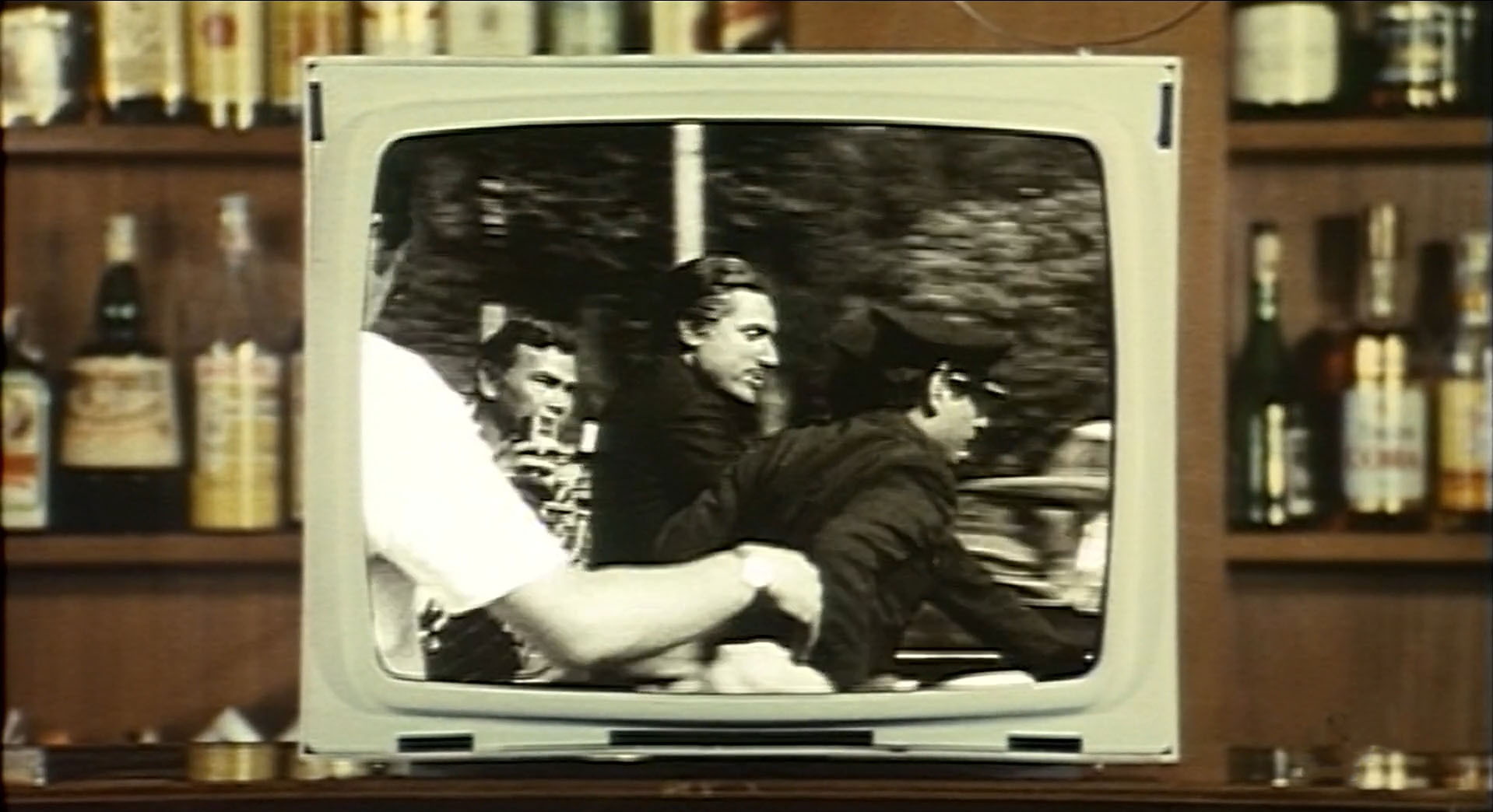 1974 _ Il Domestico _ Fotografo Presente All'arresto Di Rosario Cavatunni _ Non Accreditato _ 04.jpg