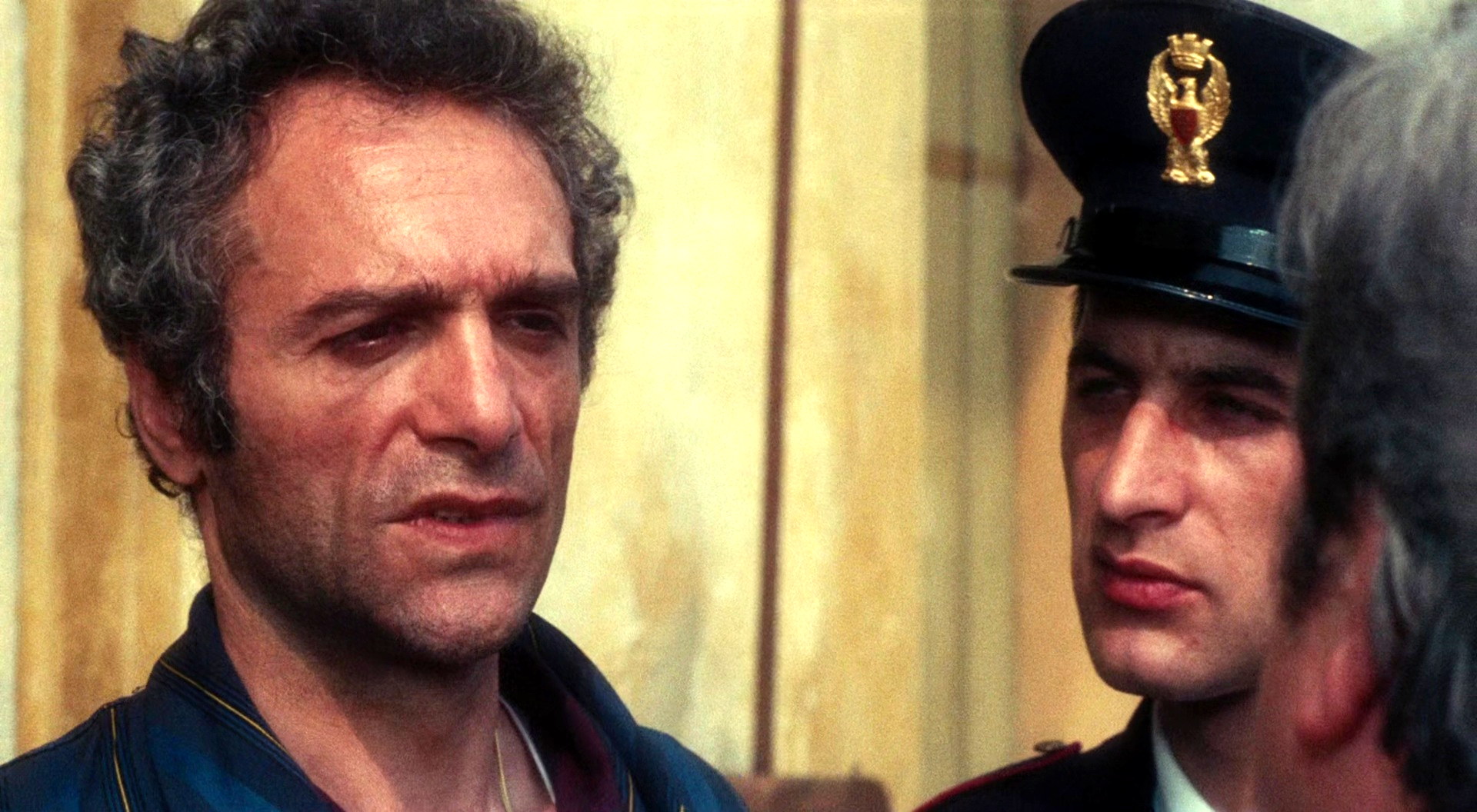 Il tuo vizio (1972) Policeman 1b.jpg