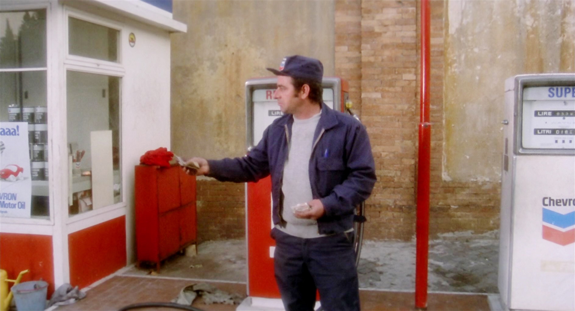 Appassionata (1974) Gas station attendant 2.jpg