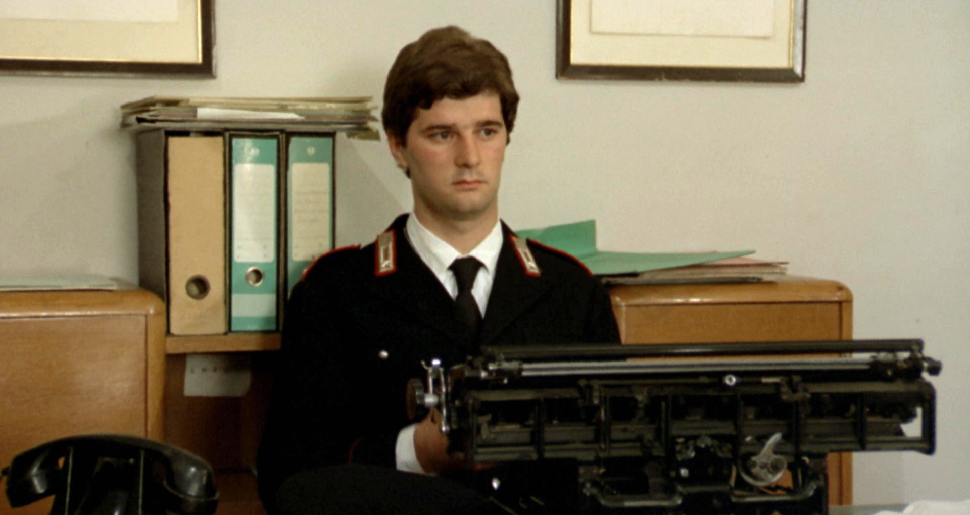 Il poliziotto è marcio (1974) Carabinieri typist.jpg