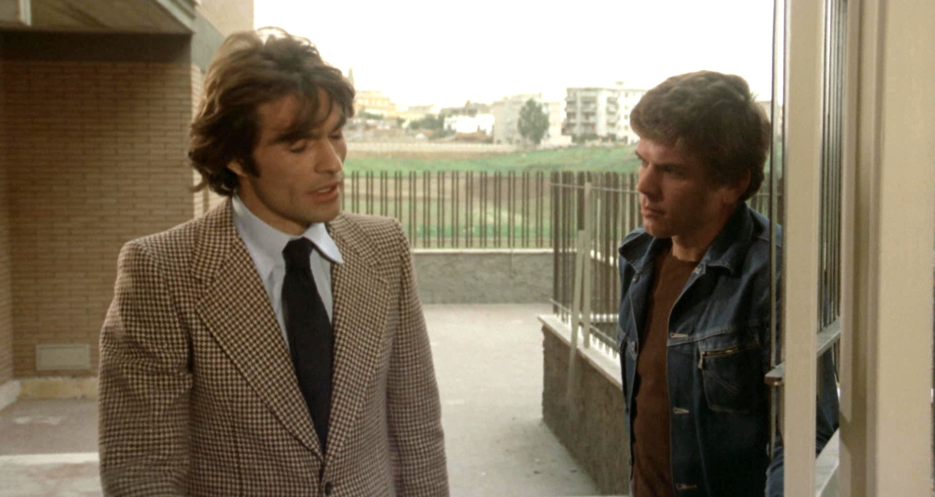 Il poliziotto è marcio (1974) Young henchmen 4.jpg