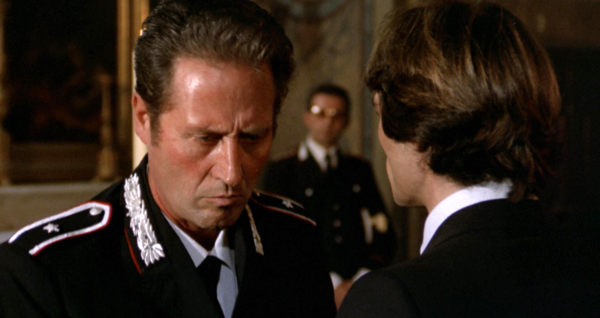Il poliziotto è marcio (1974) Carabinieri officer at funeral 1.jpg