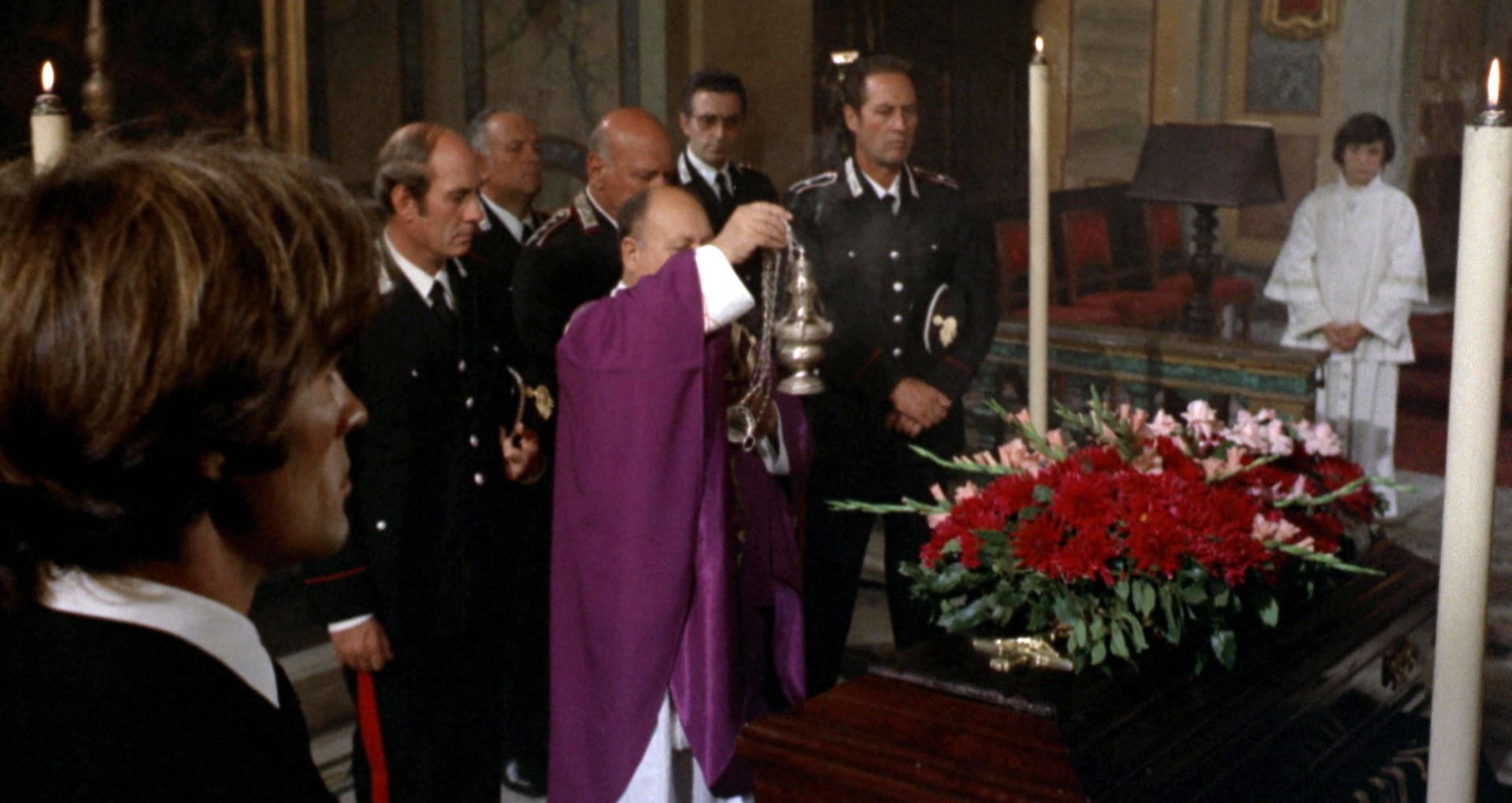 Il poliziotto è marcio (1974) Carabinieri officer at funeral 2.jpg