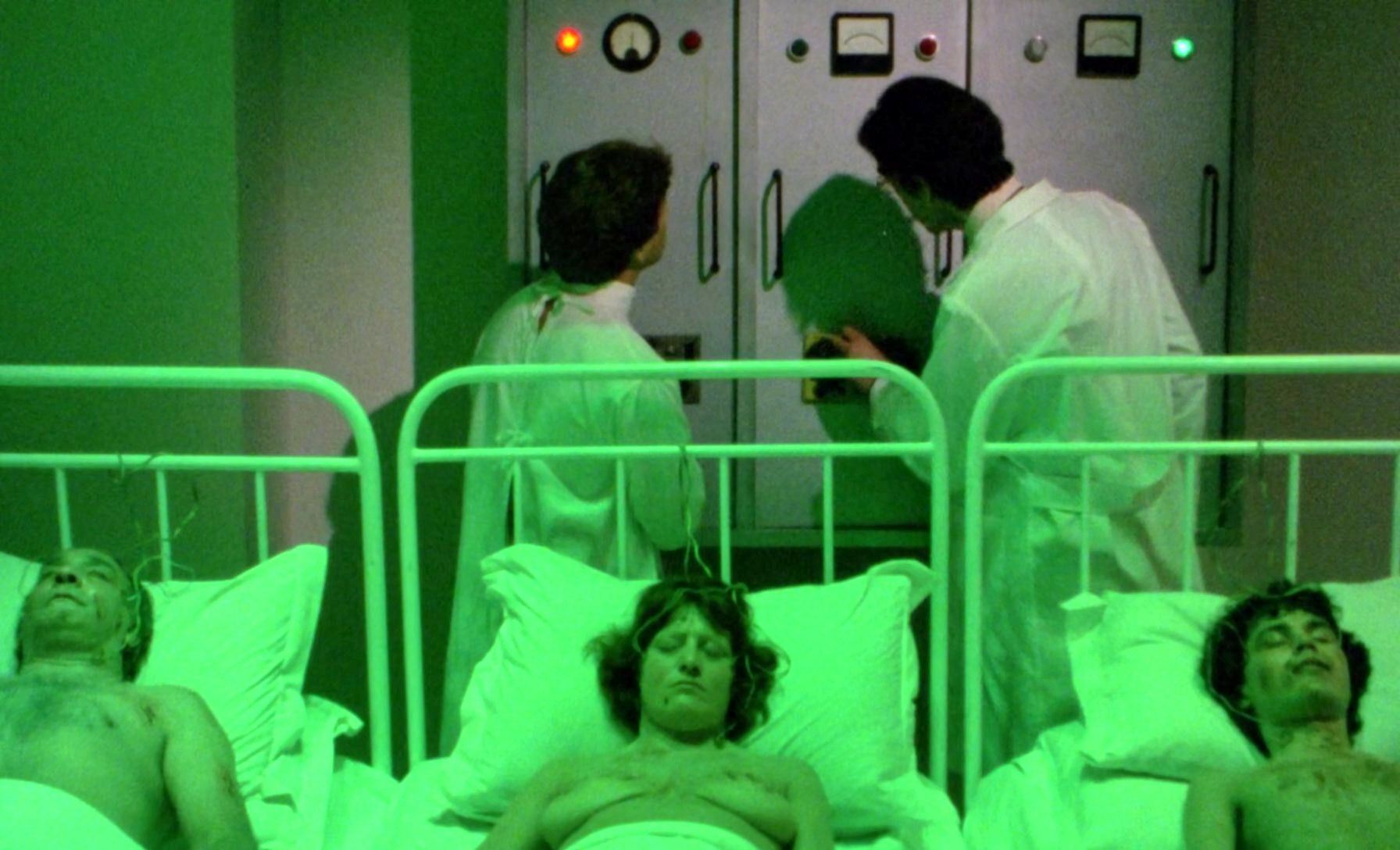 Patrick vive ancora (1980) Patients in a coma 4.jpg