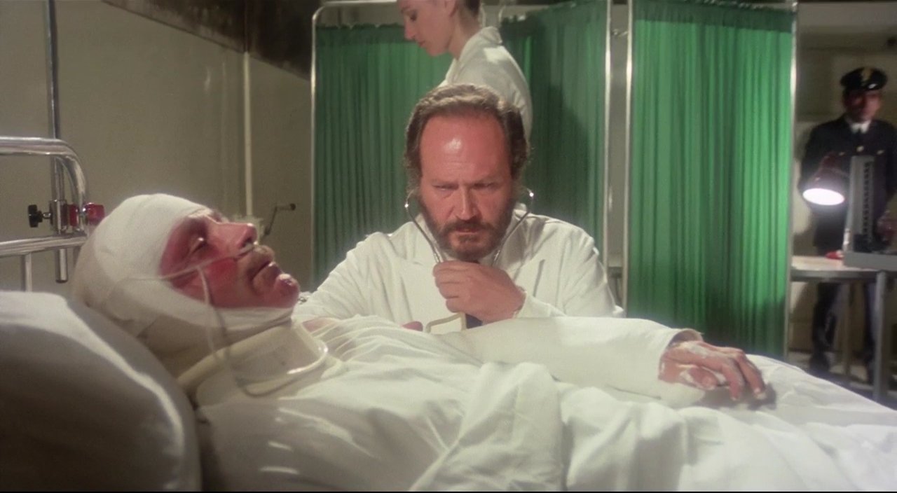 Sette note in nero (1977) Doctor and nurse 2.jpg