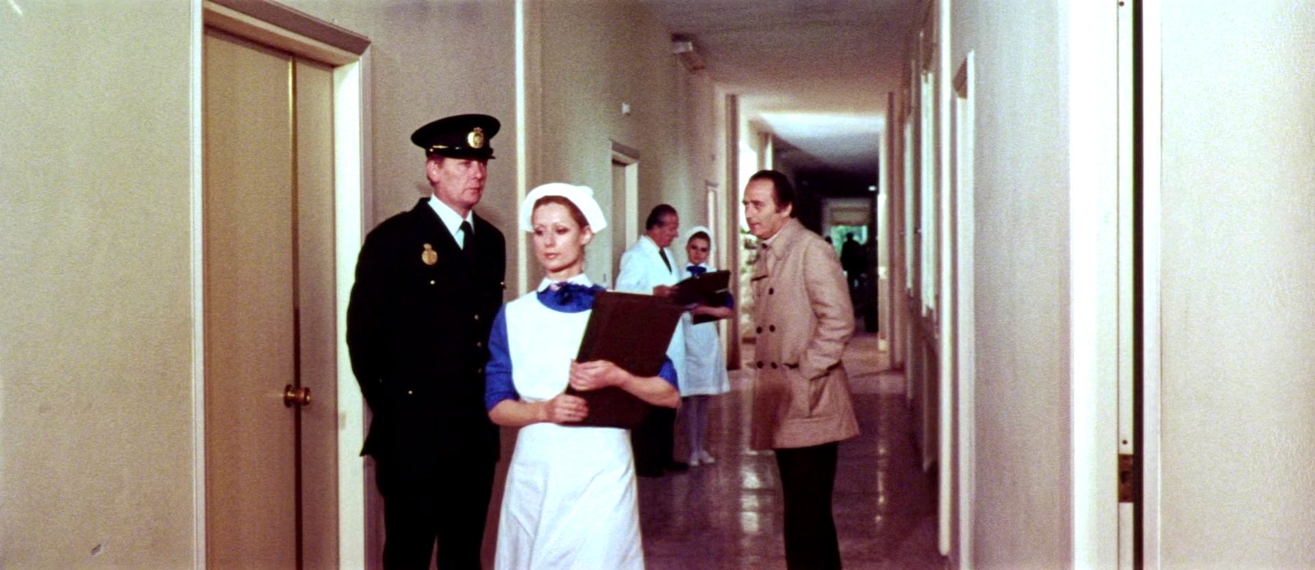 7 scialli di seta gialla (1972) Nurse at hospital 1.jpg