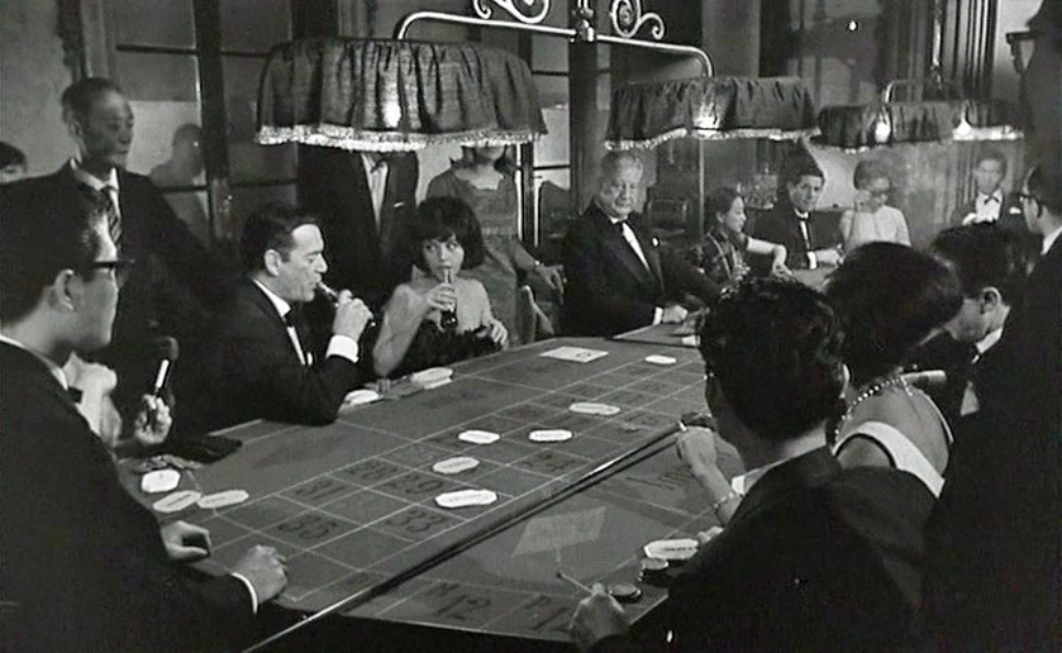 Attack of the Robots (1966) Cartes sur table9.jpg