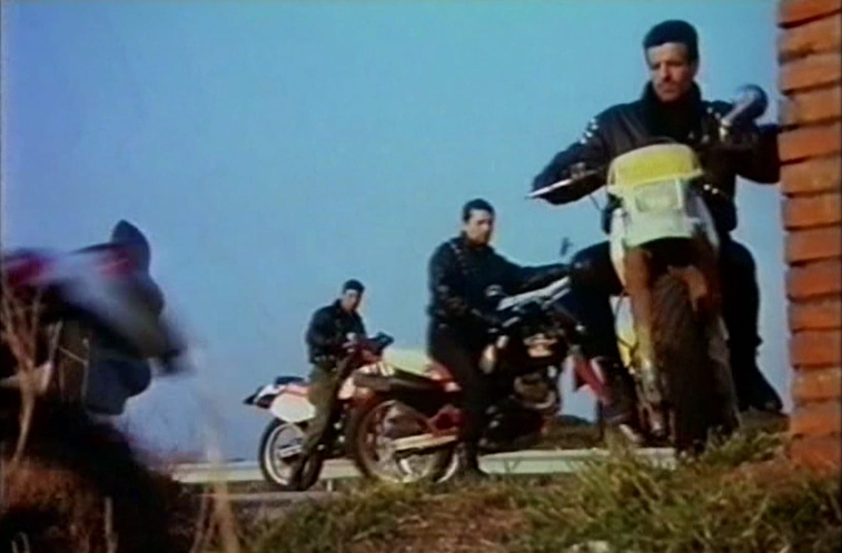 1987 _ Cobra Nero _ Motociclista Della Banda Criminale _ Accreditato Come Stunts _ 04.jpg