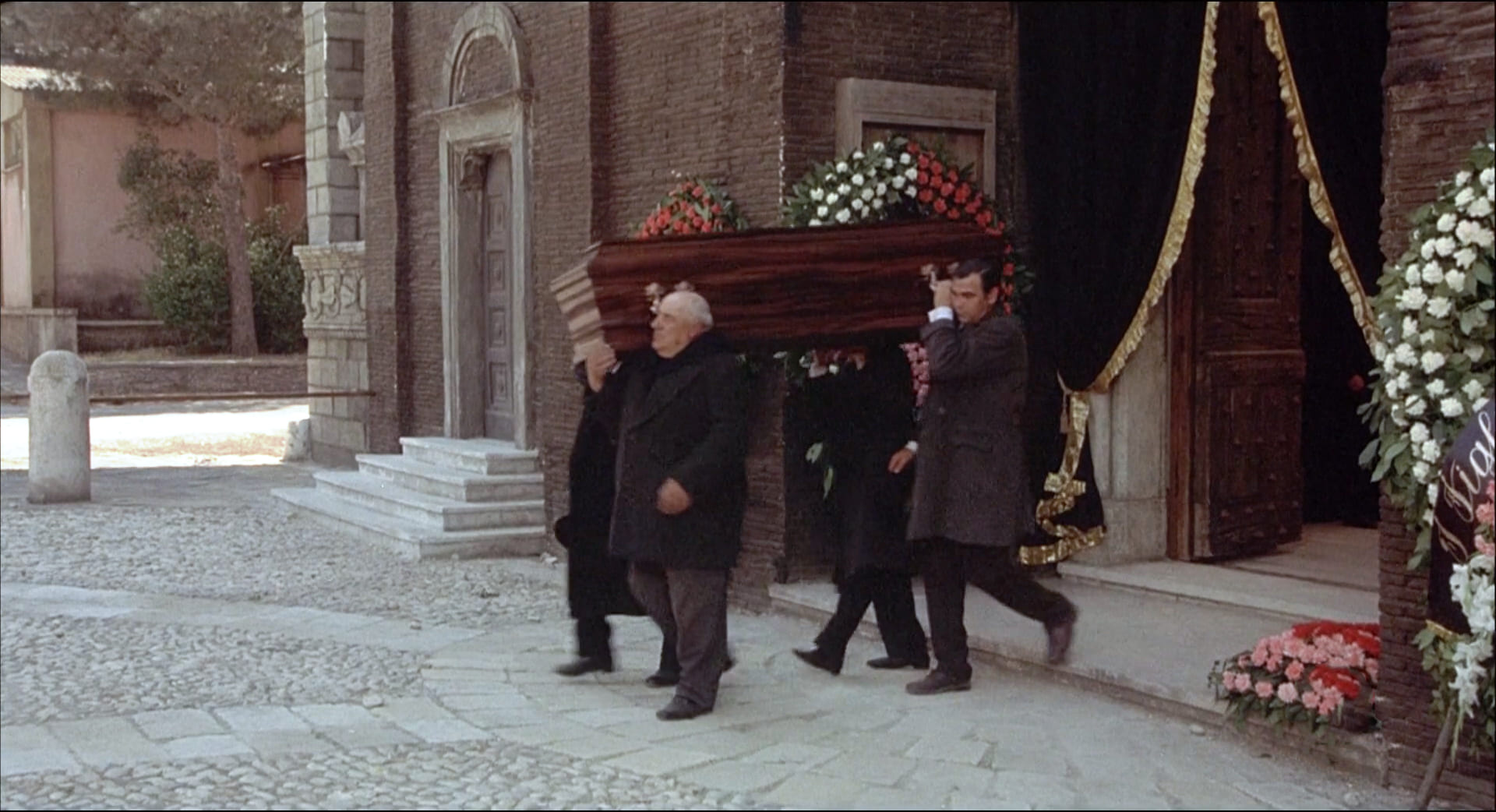 1973 _ Amarcord _ Uomo Al Funerale Di Miranda _ Non Accreditato _ 01.jpg