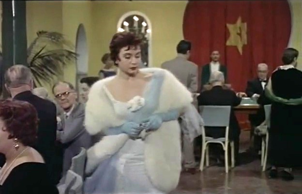 [CINE CLASICO-II]---Lo Que Cuesta Vivir  (1957)--JosÃ© Isbert, Lolita Sevilla, Francisco Camoiras, Ãngel JordÃ¡n, Ãngel Ter, Francisco Piquer, MarÃ­a Isbert__Divx.Mp3. DVDrip [Spanish]-[by ANDRES]21.jpg