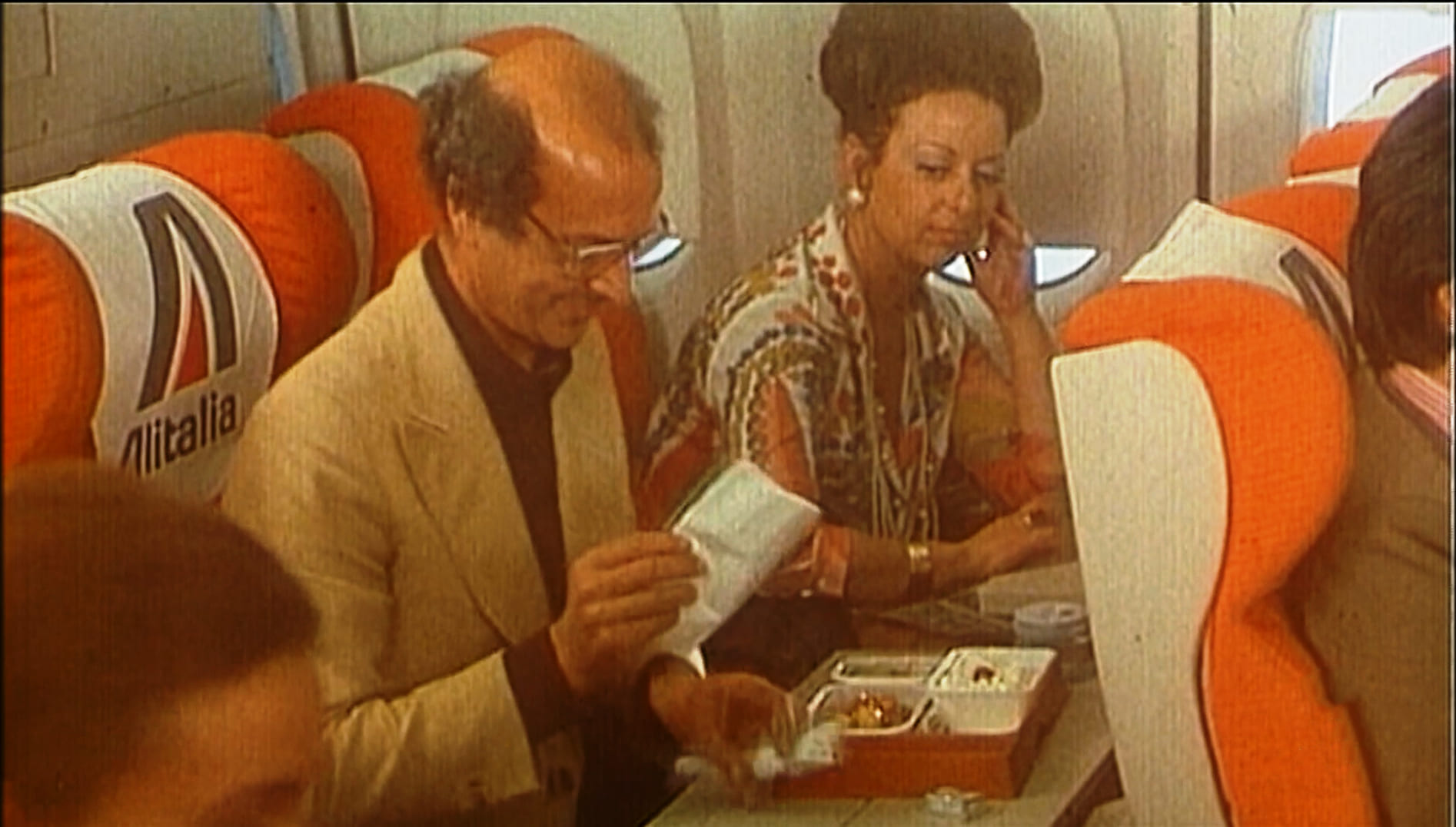 1973 _ La Schiava Io Ce L'ho E Tu No _ Passeggero Dell'aereo _ Non Accreditato _ 02.jpg