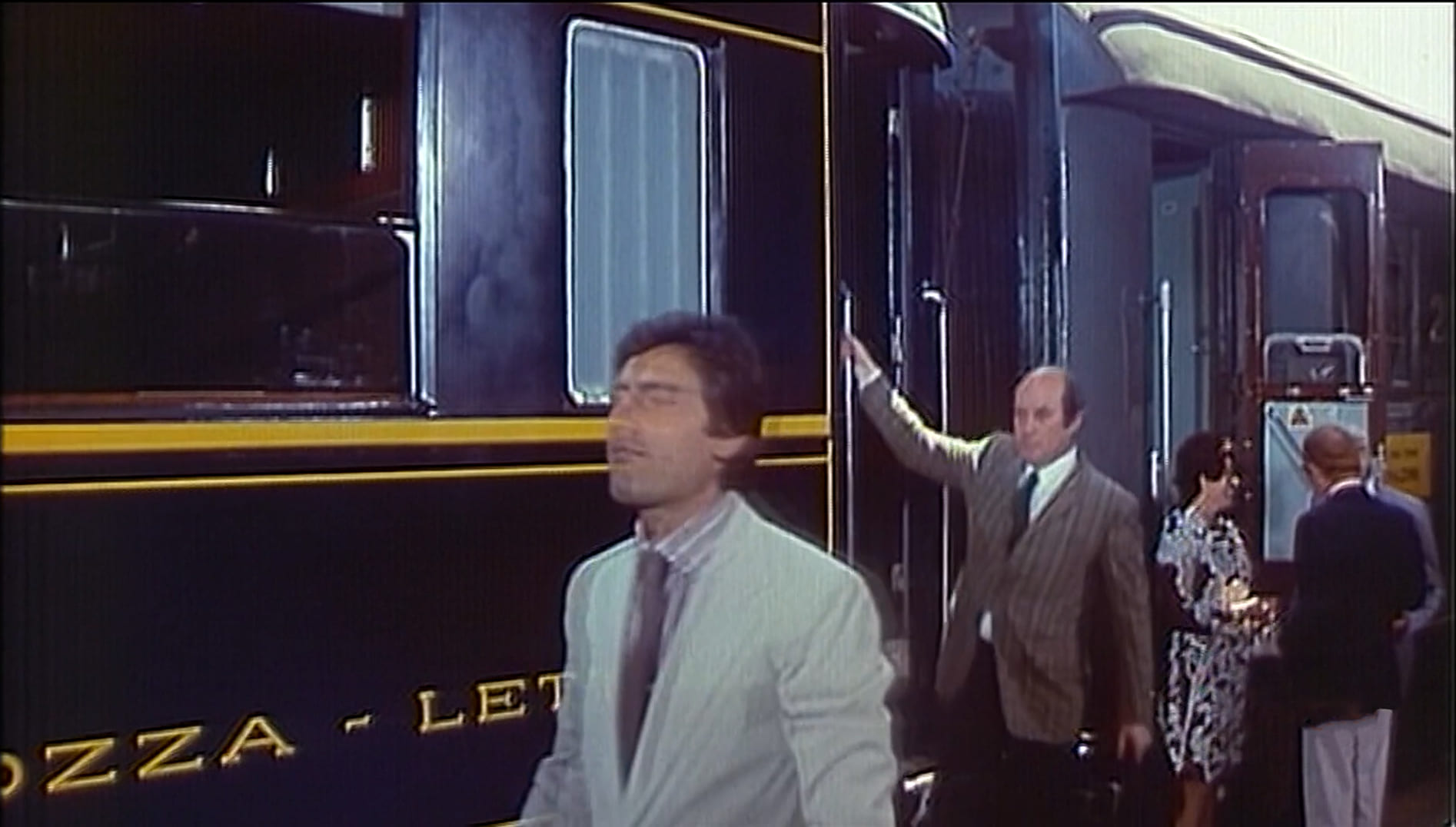 1973 _ La Schiava Io Ce L'ho E Tu No _ Viaggiatore Che Scende Dal Treno  _ Non Accreditato _ 02.jpg