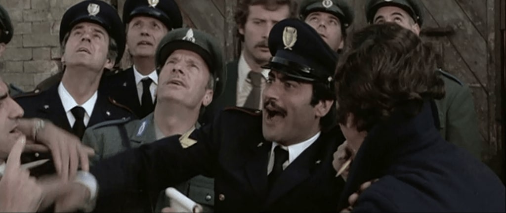 WrinkleFacedMan_1975_LaPoliziottaFaCarriera_Policeman2-min.jpg