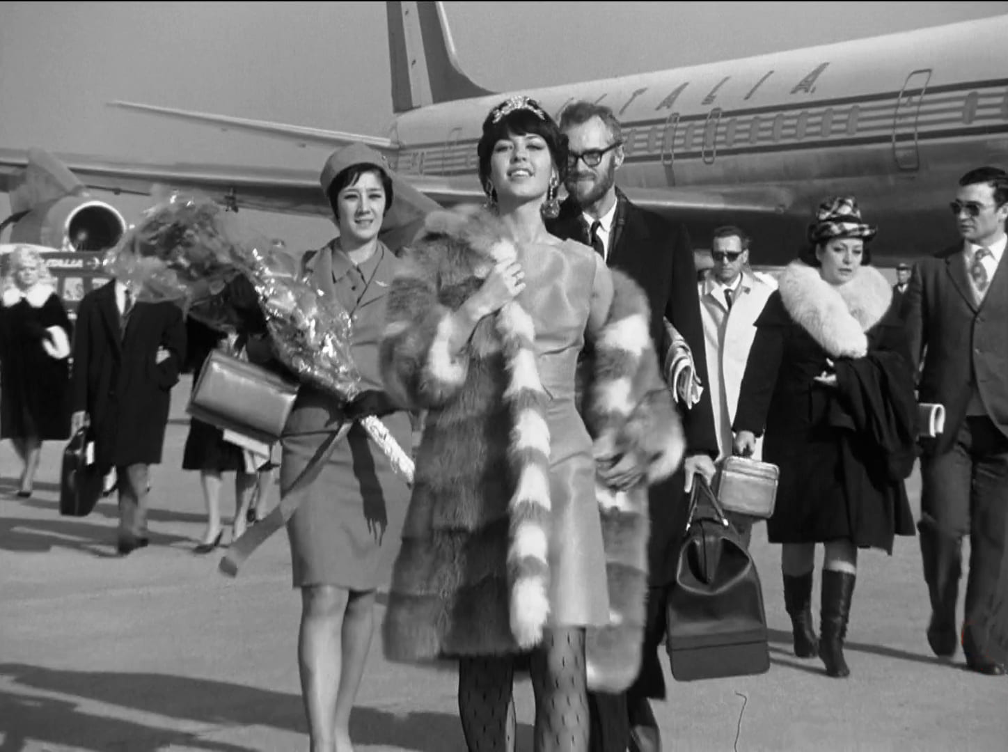 1967 _ Il Tigre _ Passeggero Che Sbarca Dall'aereo _ Non Accreditato _ 01.jpg