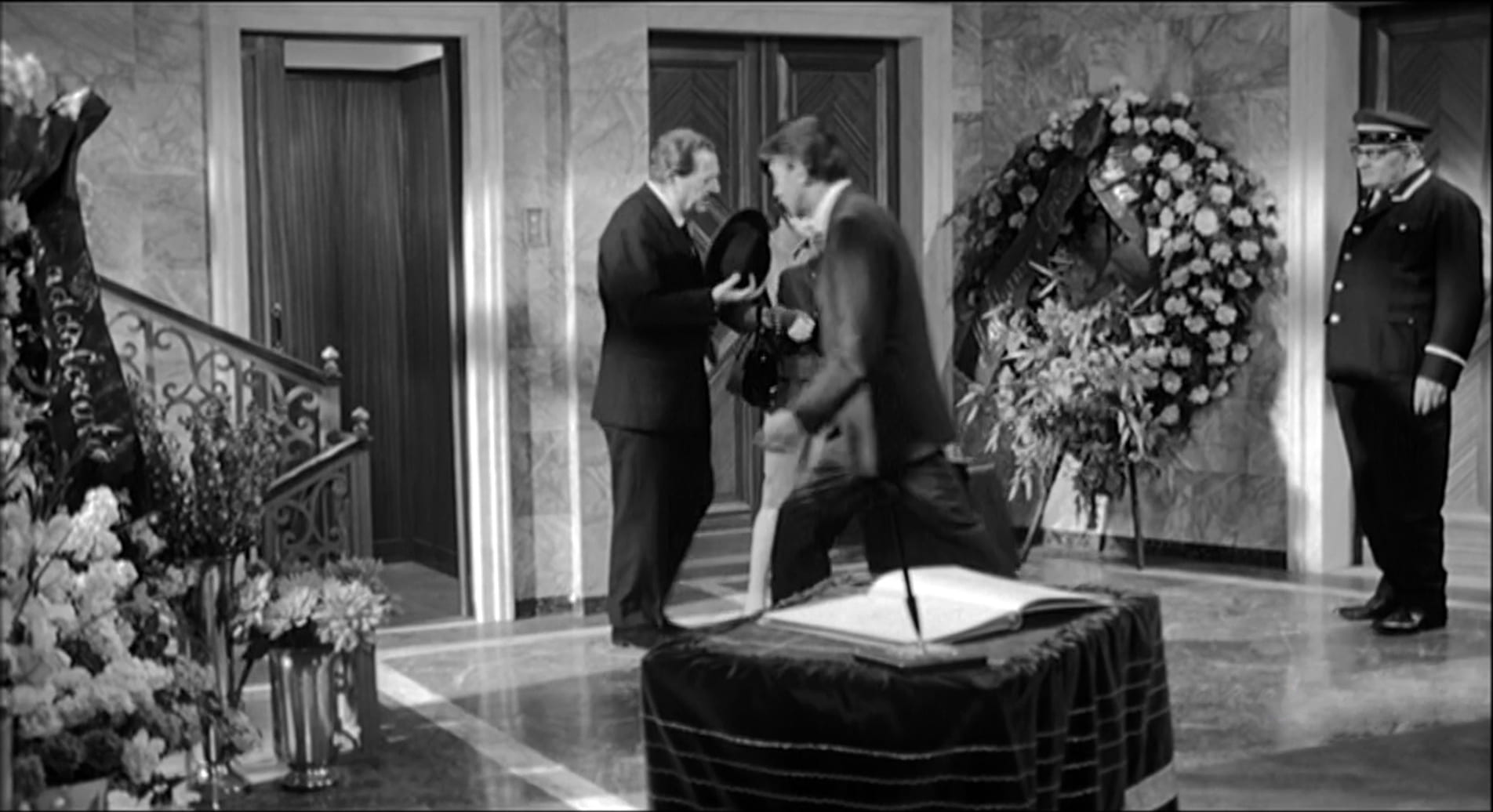 1966 _ Io Io Io E Gli Altri _ Uomo Che Esce Dall'ascensore _ Non Accreditato _ 03.jpg