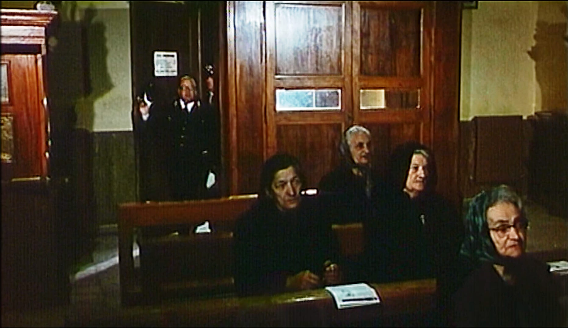 1974 _ 4 Marmittoni Alle Grandi Manovre _ Donna In Chiesa _ Non Accreditato.jpg