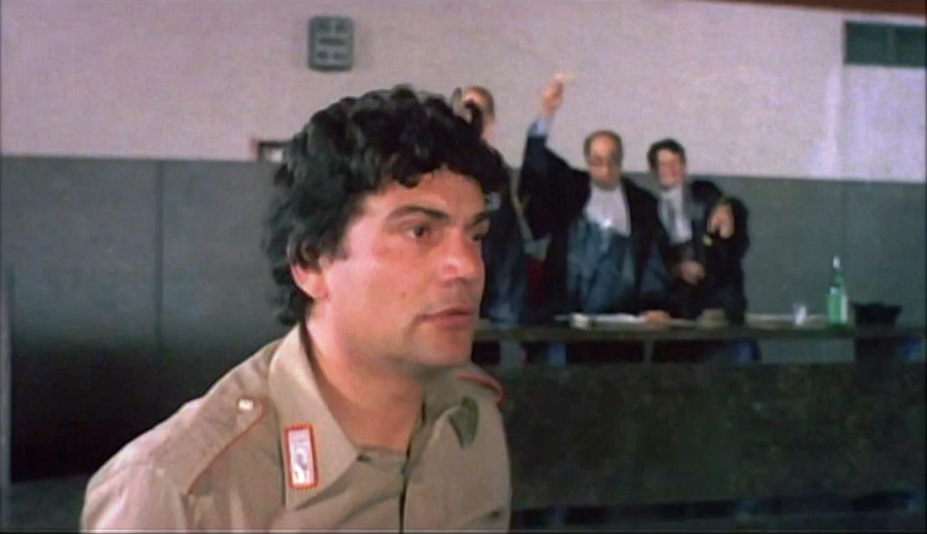 1980 _ Zucchero Miele E Peperoncino _ Carabiniere Nell'aula Di Giustizia _ Non Accreditato _ 02.jpg