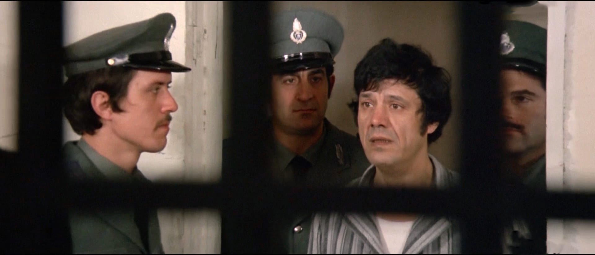 1972 _ Continuavano A Chiamarli Er Più E Er Meno _ Guardia Carceraria _ Non Accreditato _ 01.jpg