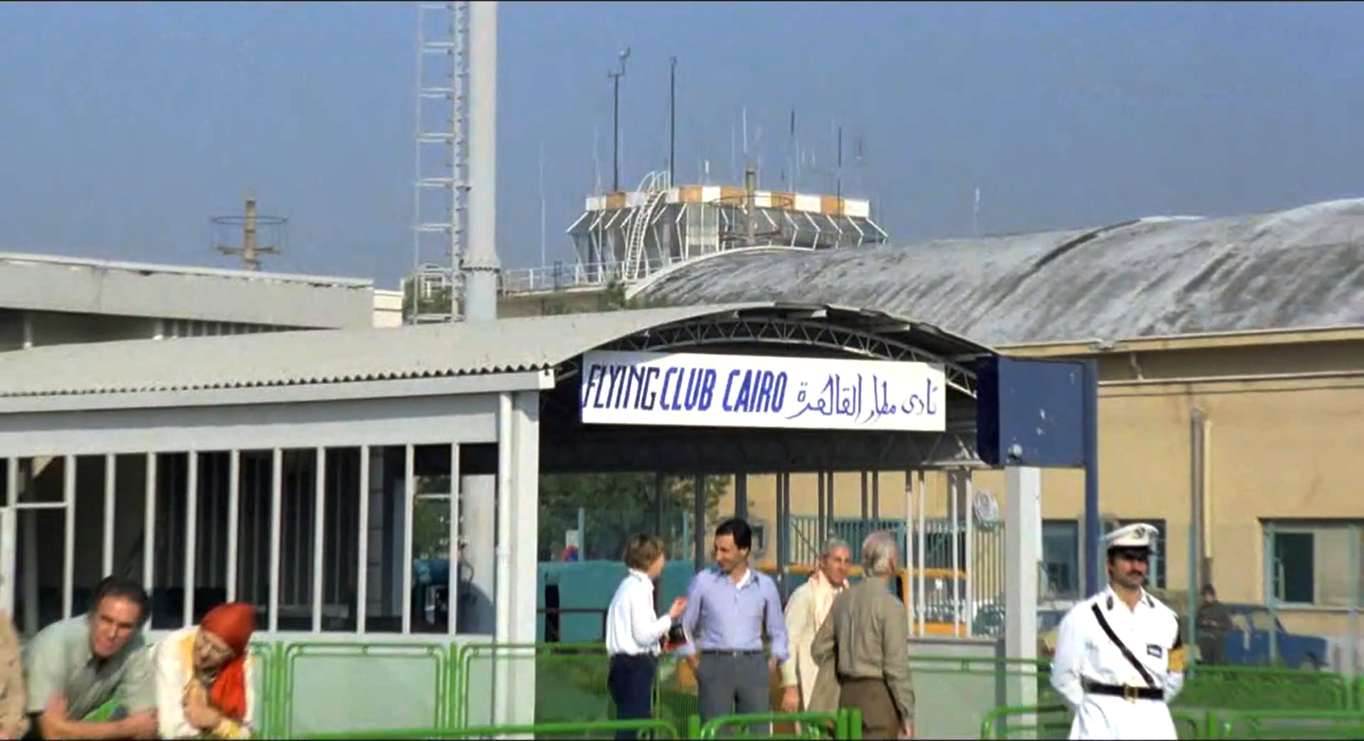 1980 _ Piedone D'egitto _ Uomo All'esterno Del Flying Club Cairo _ Non Accreditato _ 01.jpg