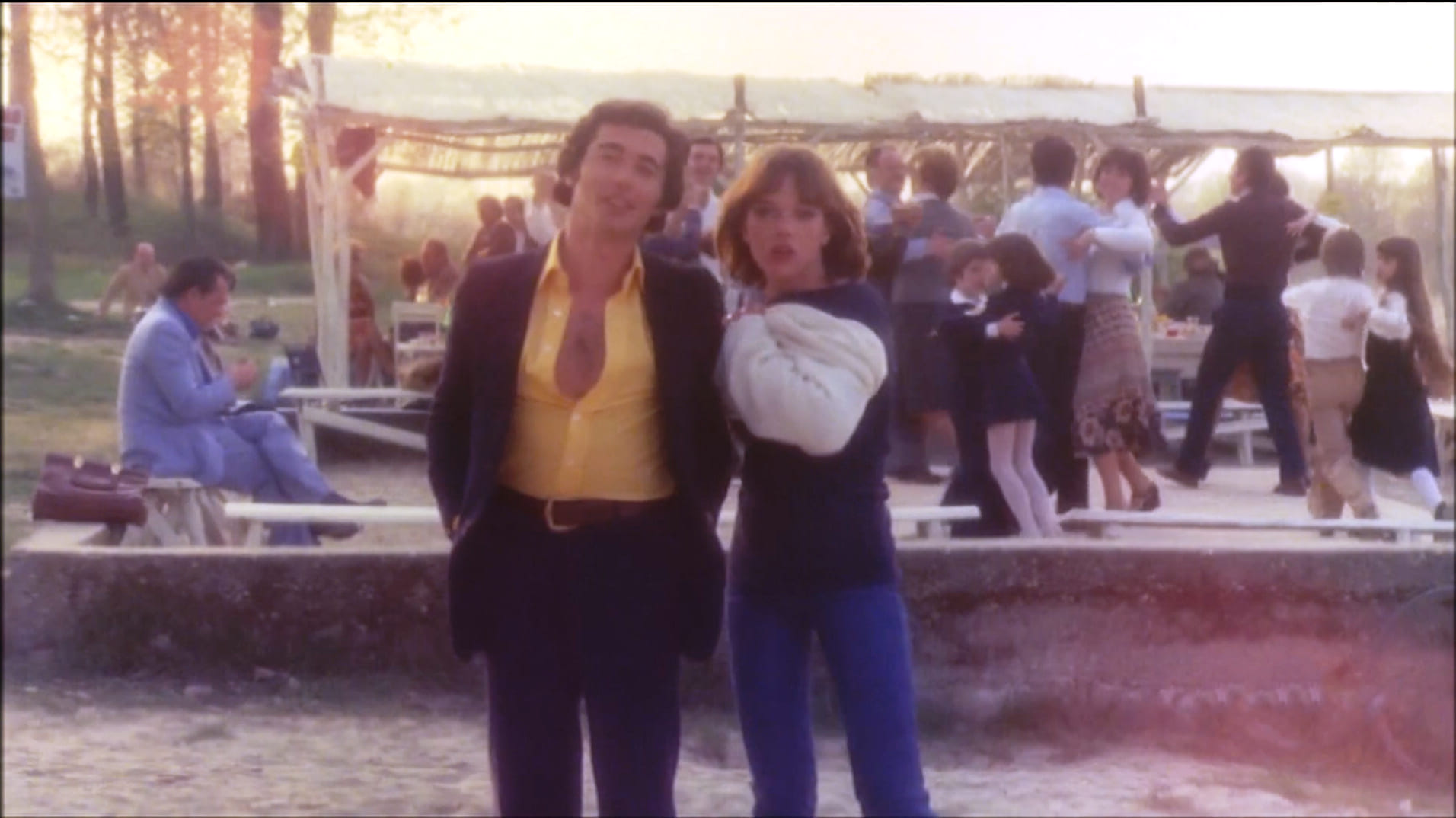 1976 _ Bruciati Da Cocente Passione _ Fidanzatino In Riva Al Fiume _ Accreditato _ 01.jpg