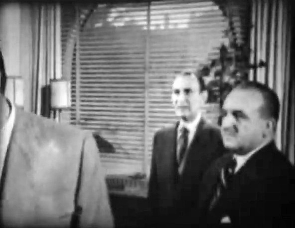 Cine Español (Película completa). Las aventuras de Taxi Key. La casa del lago. 1959. (480p_25fps_H264-128kbit_AAC)11.jpg