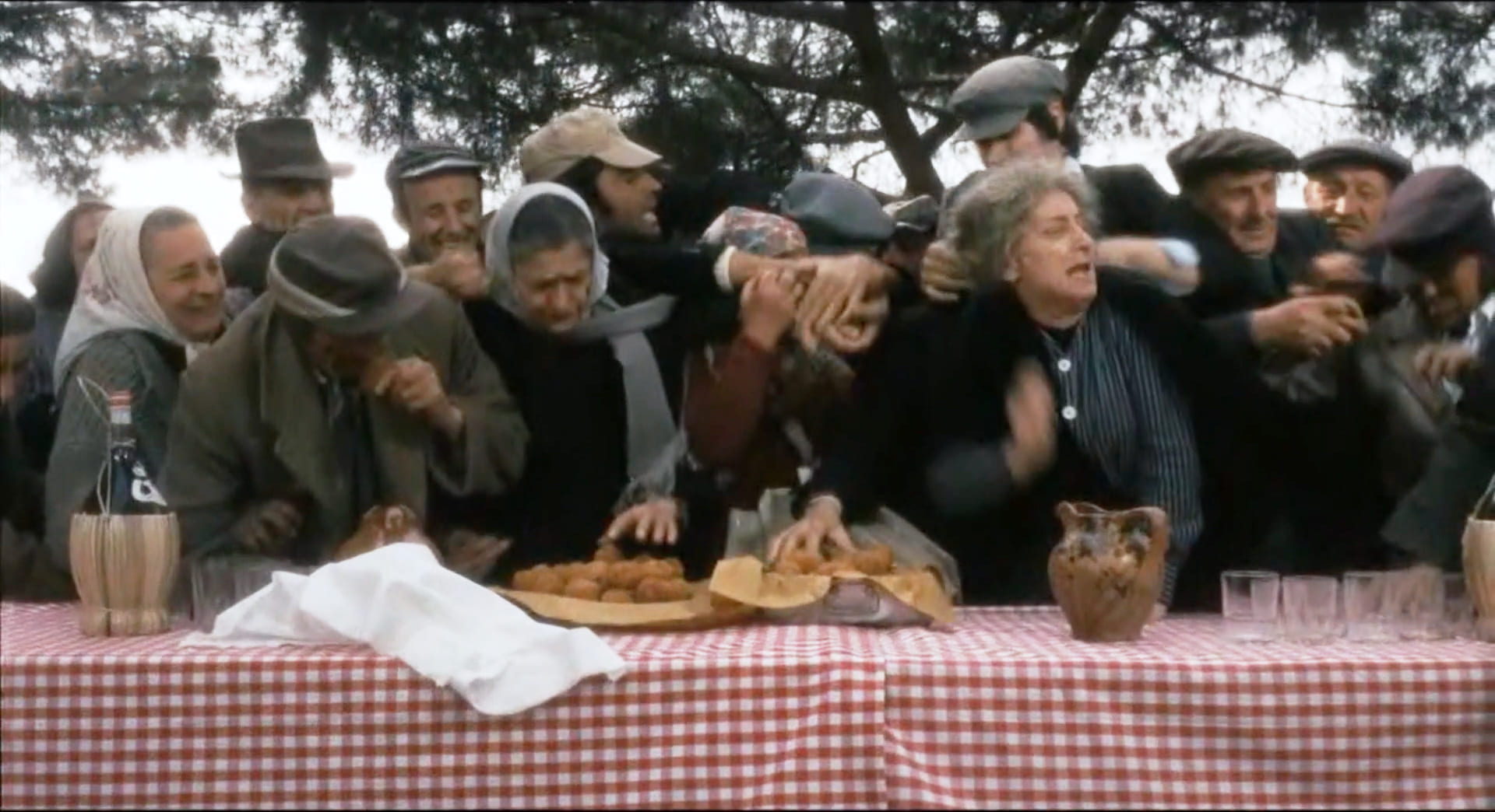 1974 _ Alla Mia Cara Mamma Nel Giorno Del Suo Compleanno _ Donna Povera Alla Quale Viene Offerto Del Cibo _ 01.jpg