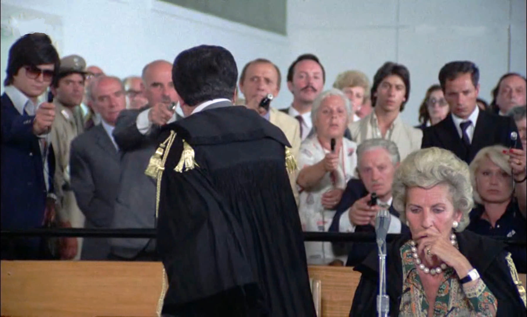 1977 _ Il Gatto _ Uomo In Tribunale _ Non Accreditato _ 01.jpg