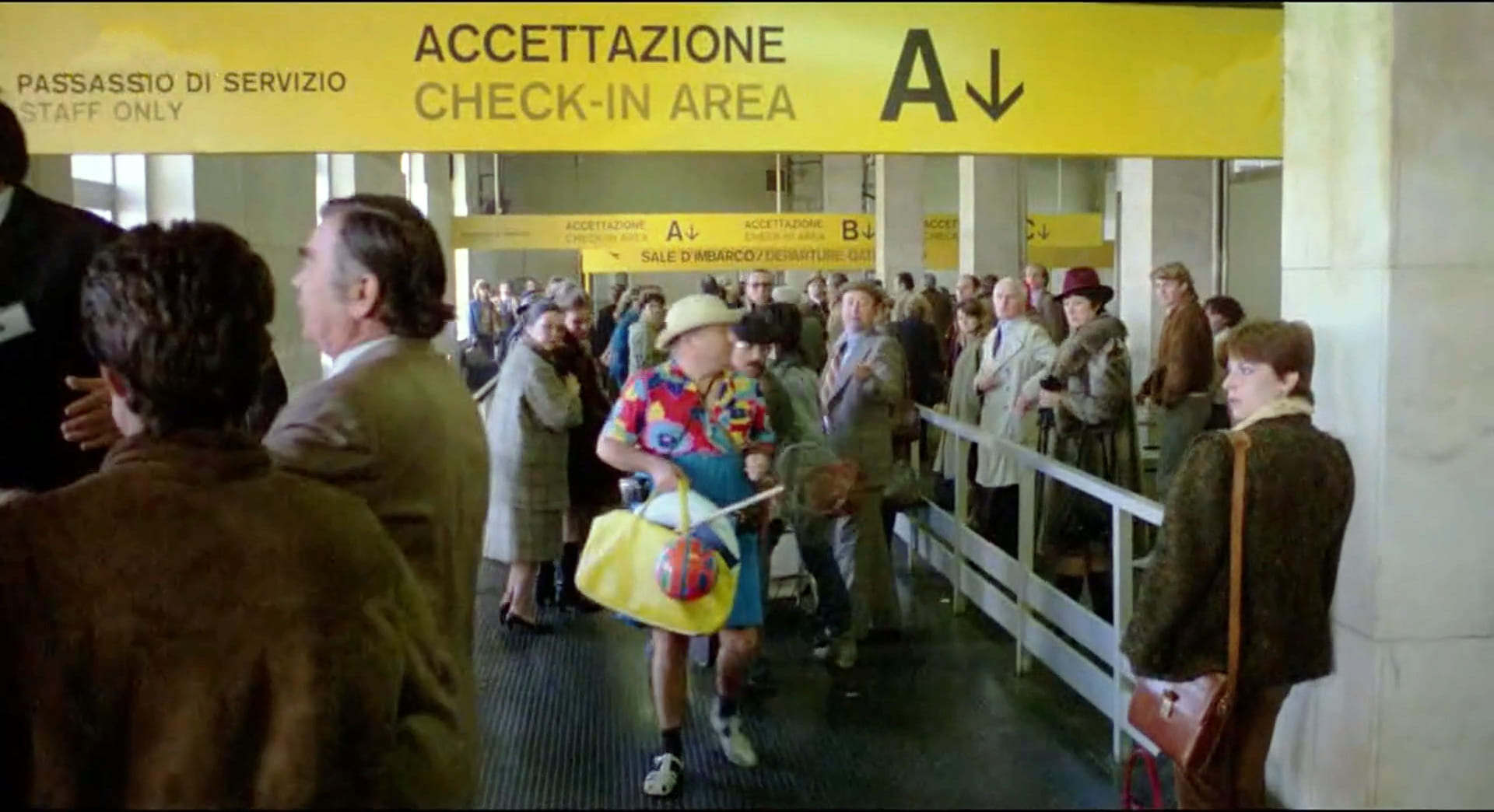 1983 _ Pappa E Ciccia _ Uomo In Aeroporto _ Non Accreditato _ 02.jpg