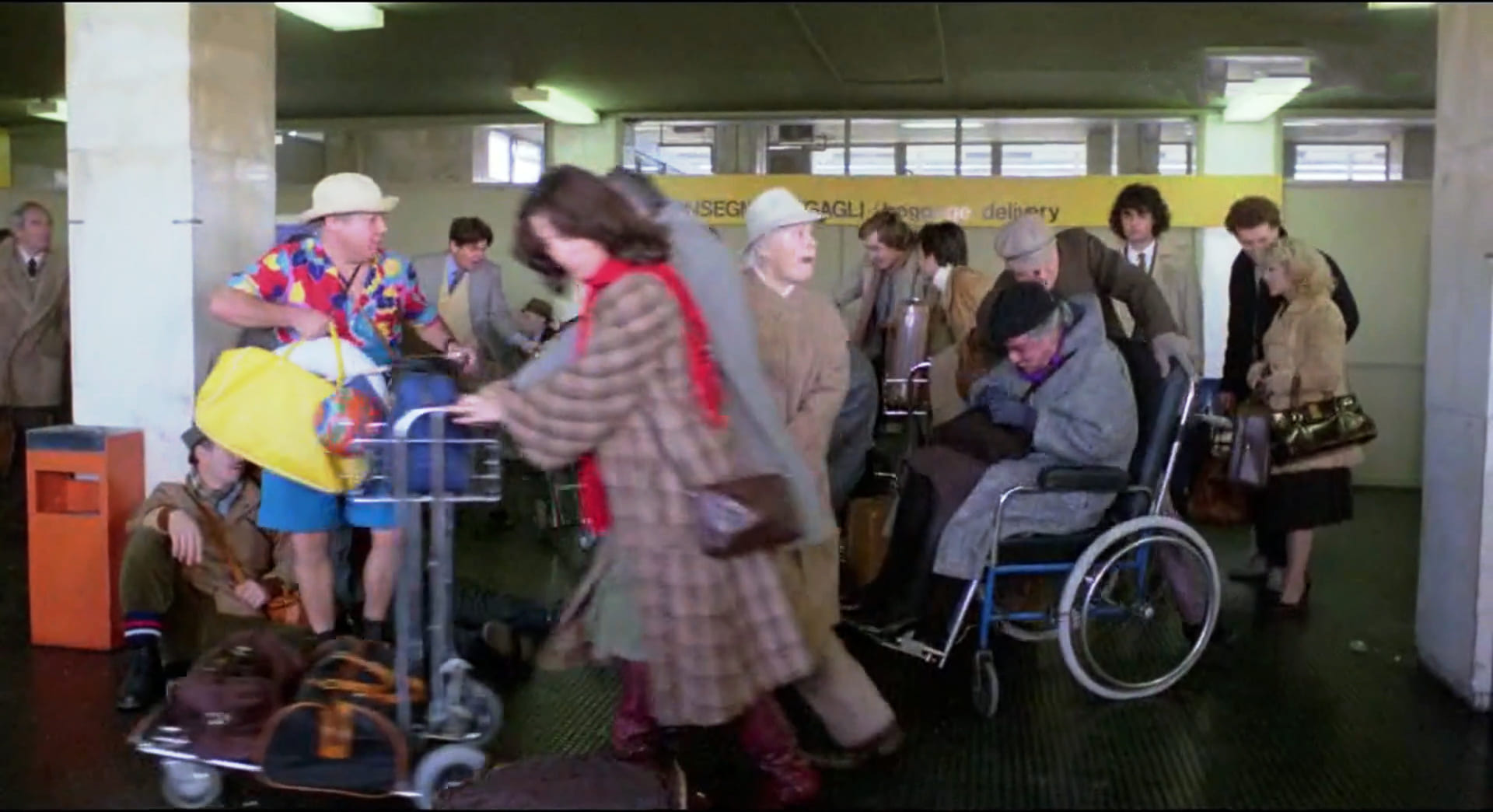 1983 _ Pappa E Ciccia _ Donna In Aeroporto _ Non Accreditato _ 02.jpg