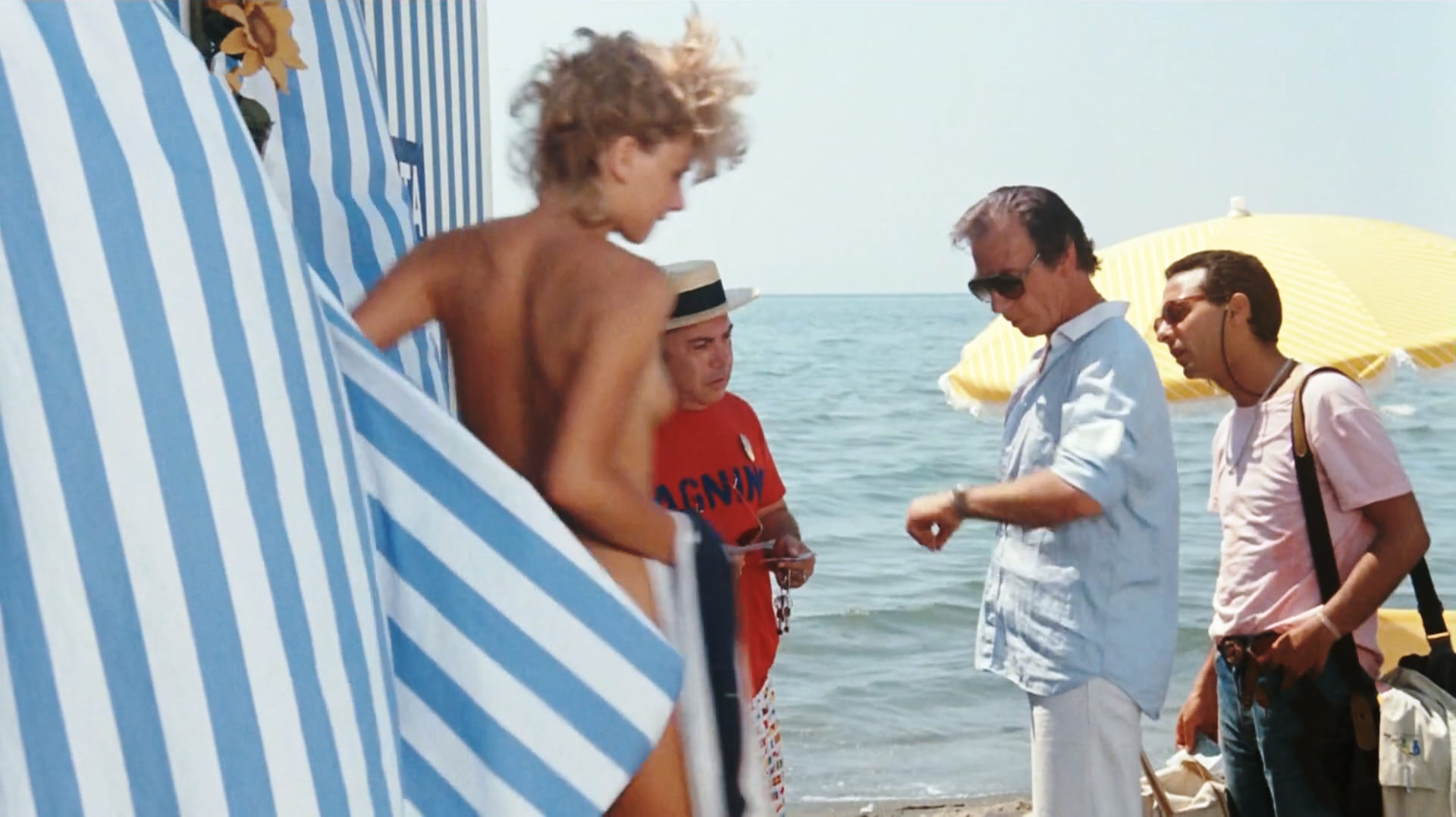 1986 _ Scuola Di Ladri _ Bagnante Alla Spiaggia Nudisti _ Non Accreditato _ 02.jpg