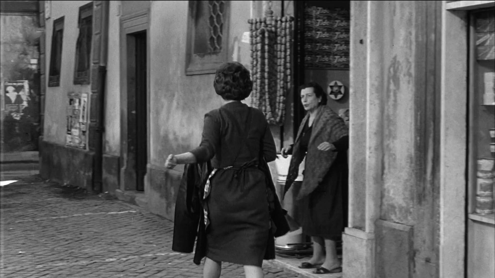 1960 _ Il Vigile _ Donna Spaventata Da Uno Sparo _ Non Accreditato _ 01.jpg