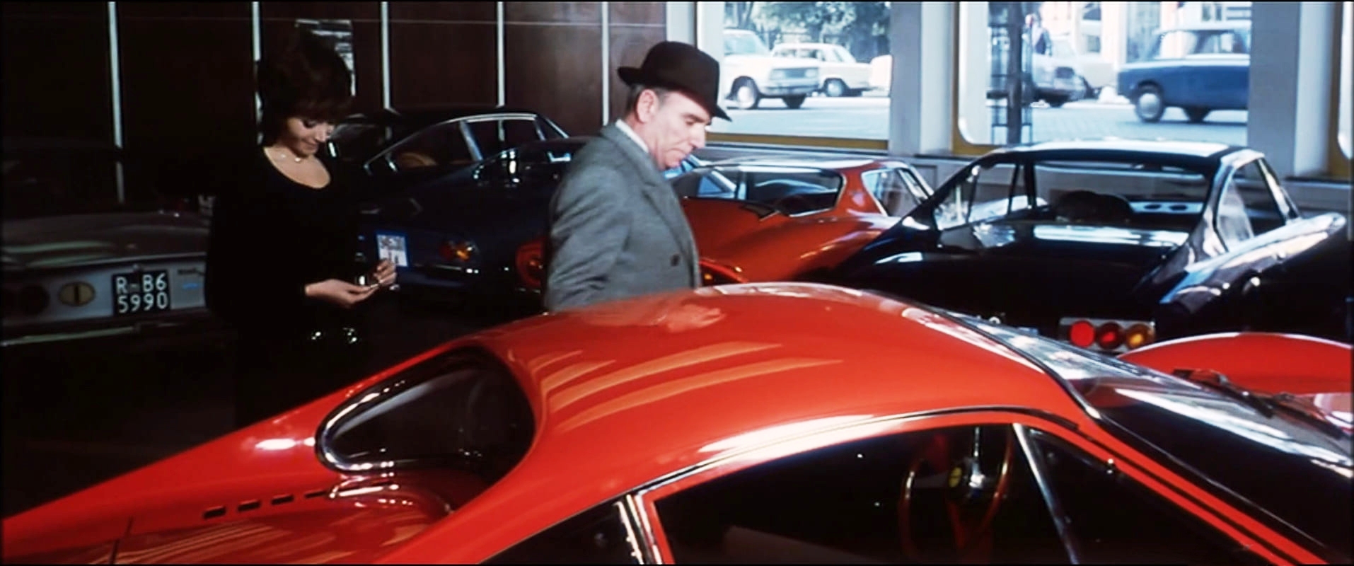 1971 _ Il Provinciale _ Uomo Che Ruba Una Dino Ferrari 206 GT _ Non Accreditato _ 02.jpg