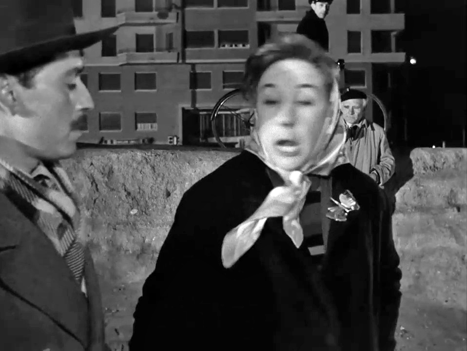 El pisito (1958) - TokyVideo10.jpg