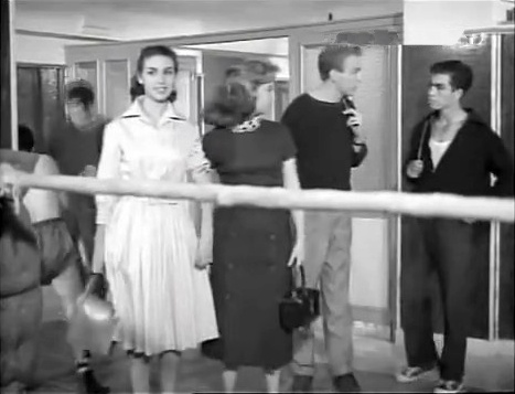 Cine Español (Película completa). La muchacha de la plaza de San Pedro. 1958.2.jpg