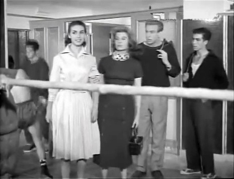 Cine Español (Película completa). La muchacha de la plaza de San Pedro. 1958.3.jpg