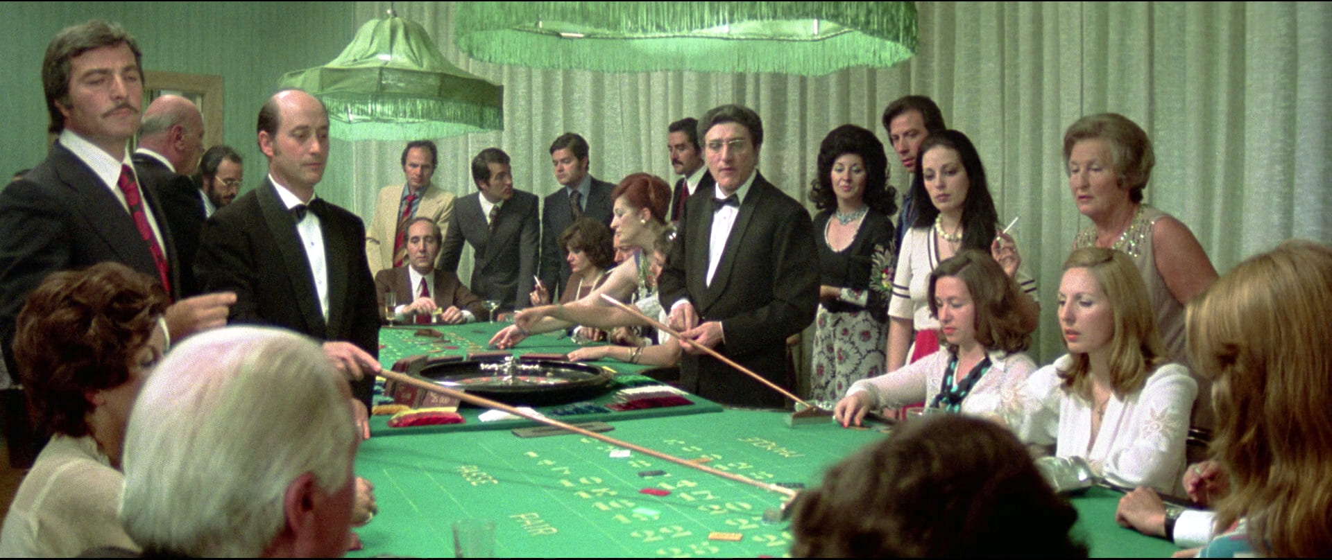 1975 _ Il Giustiziere Sfida La Città _ Uomo Al Casinò _ Non Accreditato _ 01.jpg