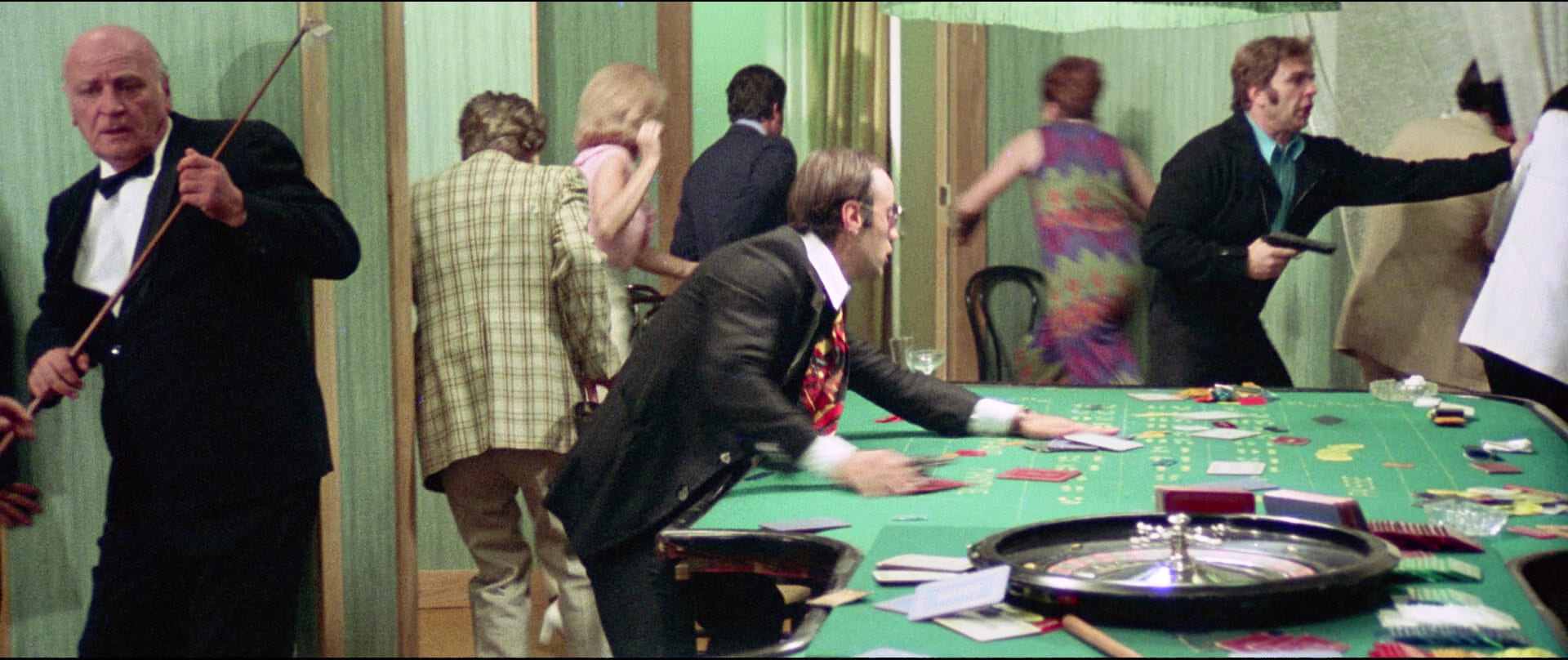 1975 _ Il Giustiziere Sfida La Città _ Croupier _ Non Accreditato _ 02.jpg