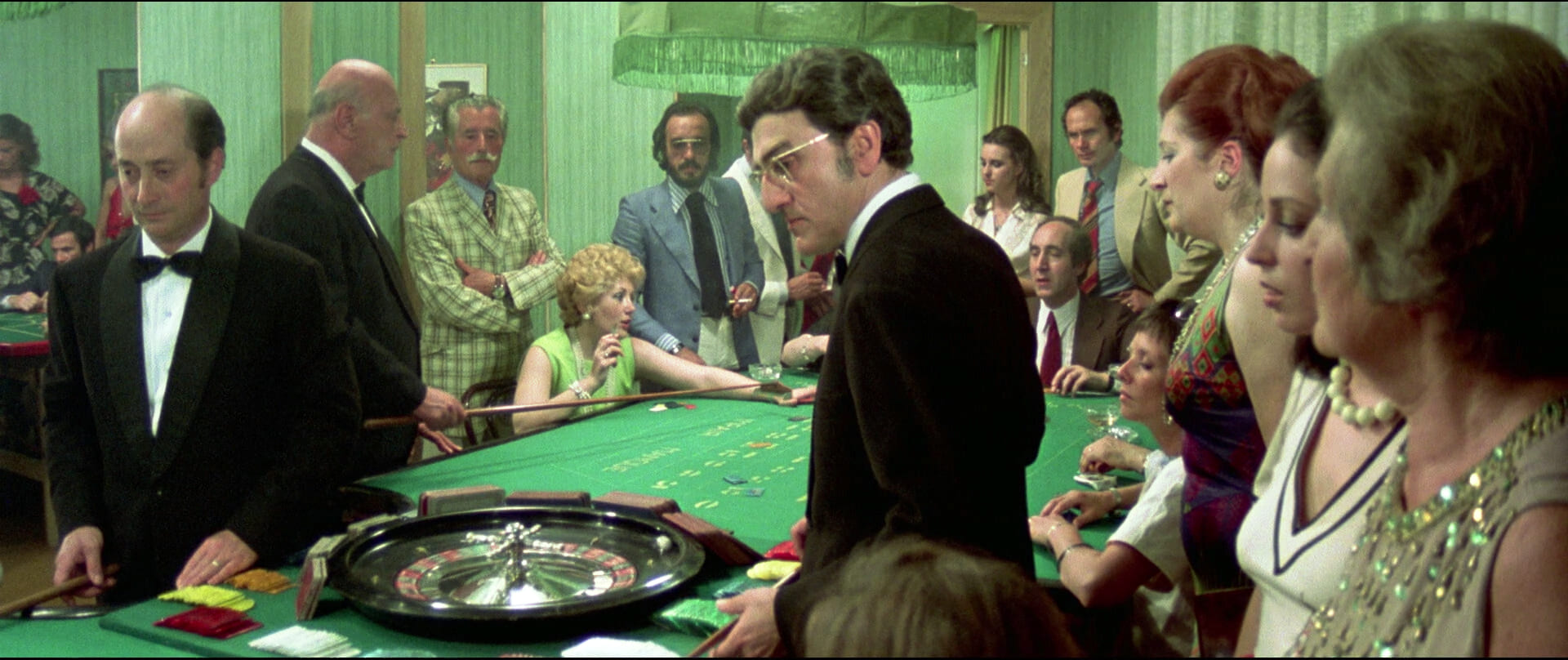 1975 _ Il Giustiziere Sfida La Città _ Donna Al Casinò _ Non Accreditato _ 03.jpg