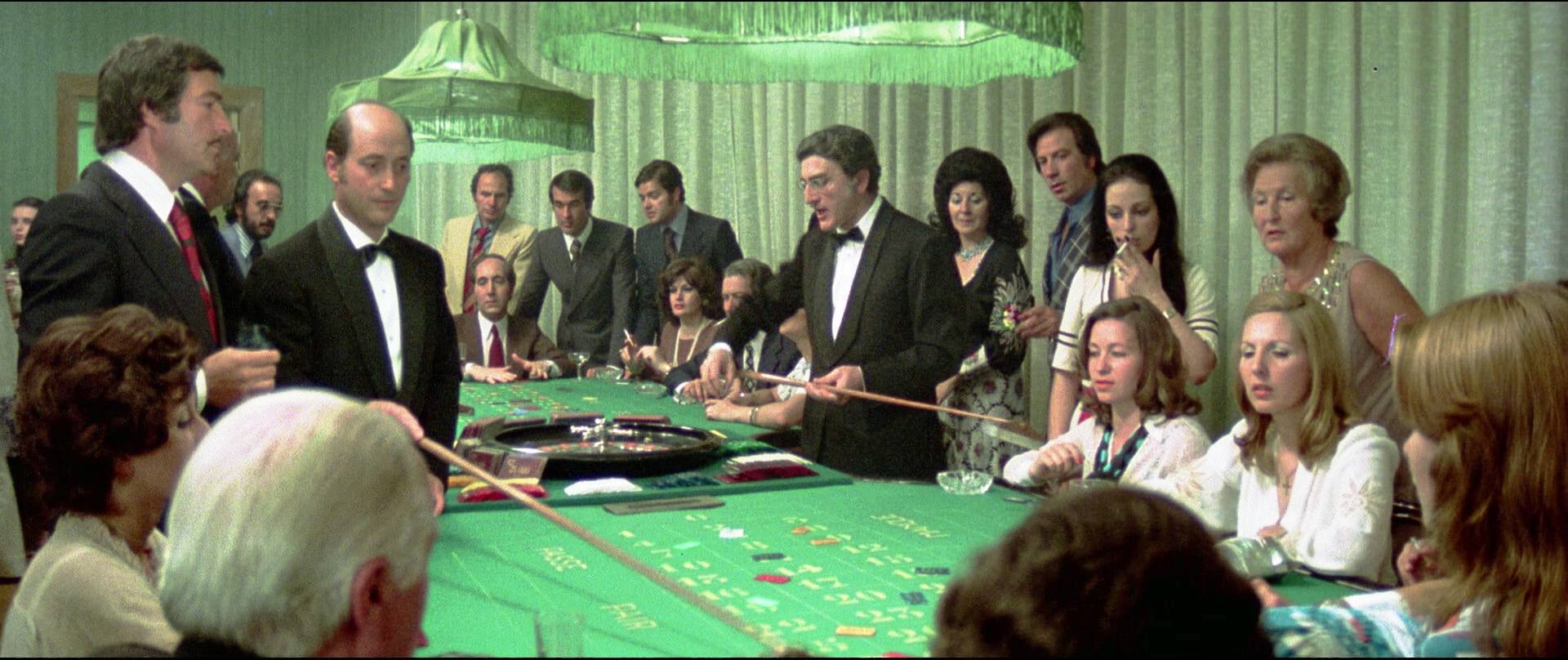 1975 _ Il Giustiziere Sfida La Città _ Donna Al Casinò _ 01.jpg