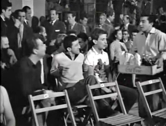 Cine Español (Película completa). La muchacha de la plaza de San Pedro. 1958.23.jpg