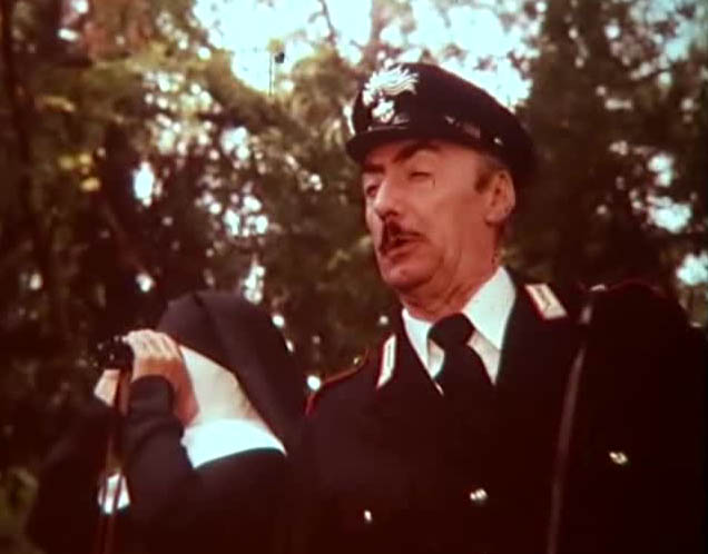 L'Italia in pigiama (1977).jpg