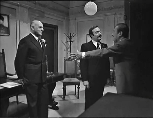 RAI TV 1974 Il commissario De Vincenzi   con Paolo Stoppa   Il candelabro a sette fiamme 01 di 02 (480p_25fps_H264-128kbit_AAC)3.jpg