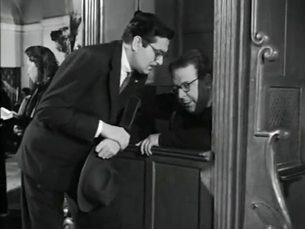 Cine Español (Película completa). La vida en un bloc. 1956. (360p_25fps_H264-128kbit_AAC)2.jpg