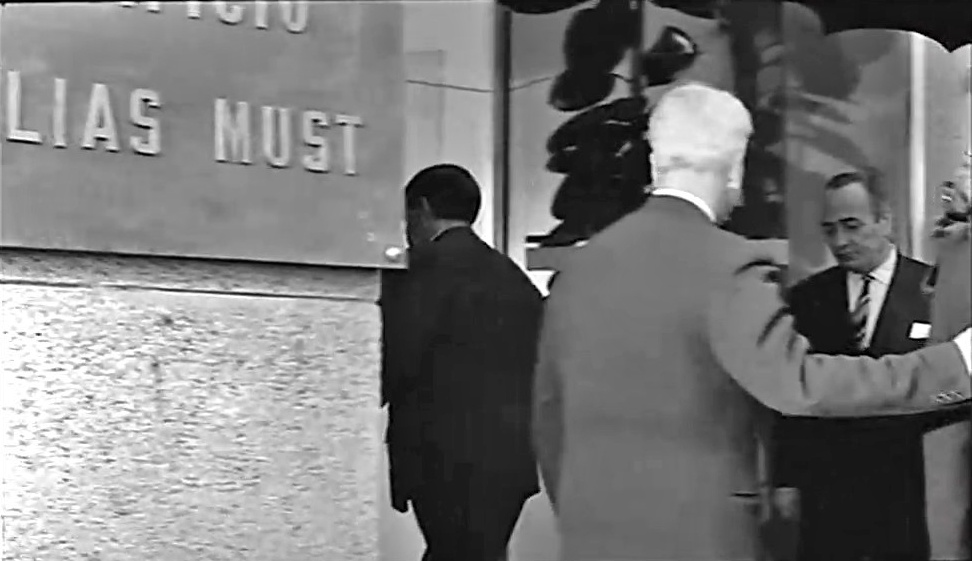 Suspendido en sinvergüenza (1960) - TokyVideo2.jpg