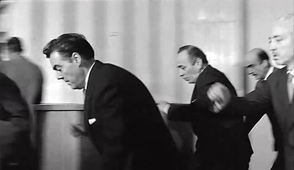 Suspendido en sinvergüenza (1960) - TokyVideo3.jpg