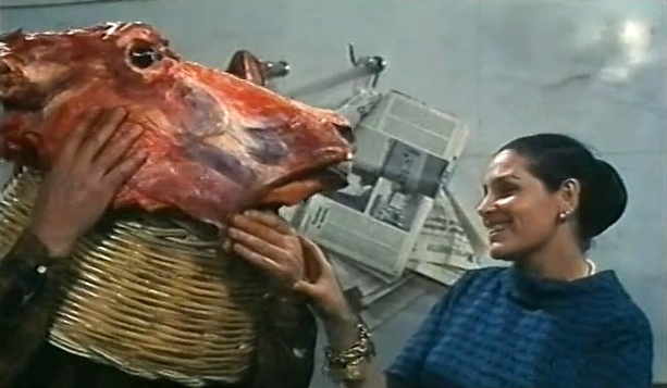 Mondo pazzo gente matta (Renato Polselli, 1966) film con i Romans17.jpg